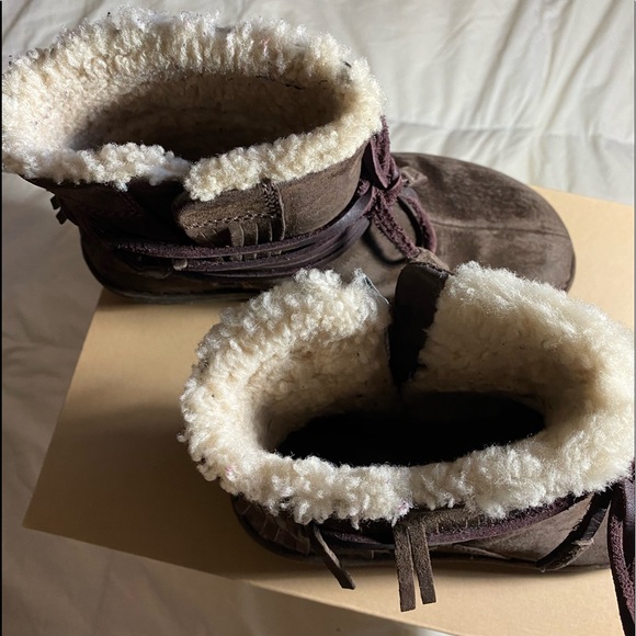 ♥️ UGG GAVIOTA ANKLE SUEDE BOOTS♥️ - Picture 5 of 8